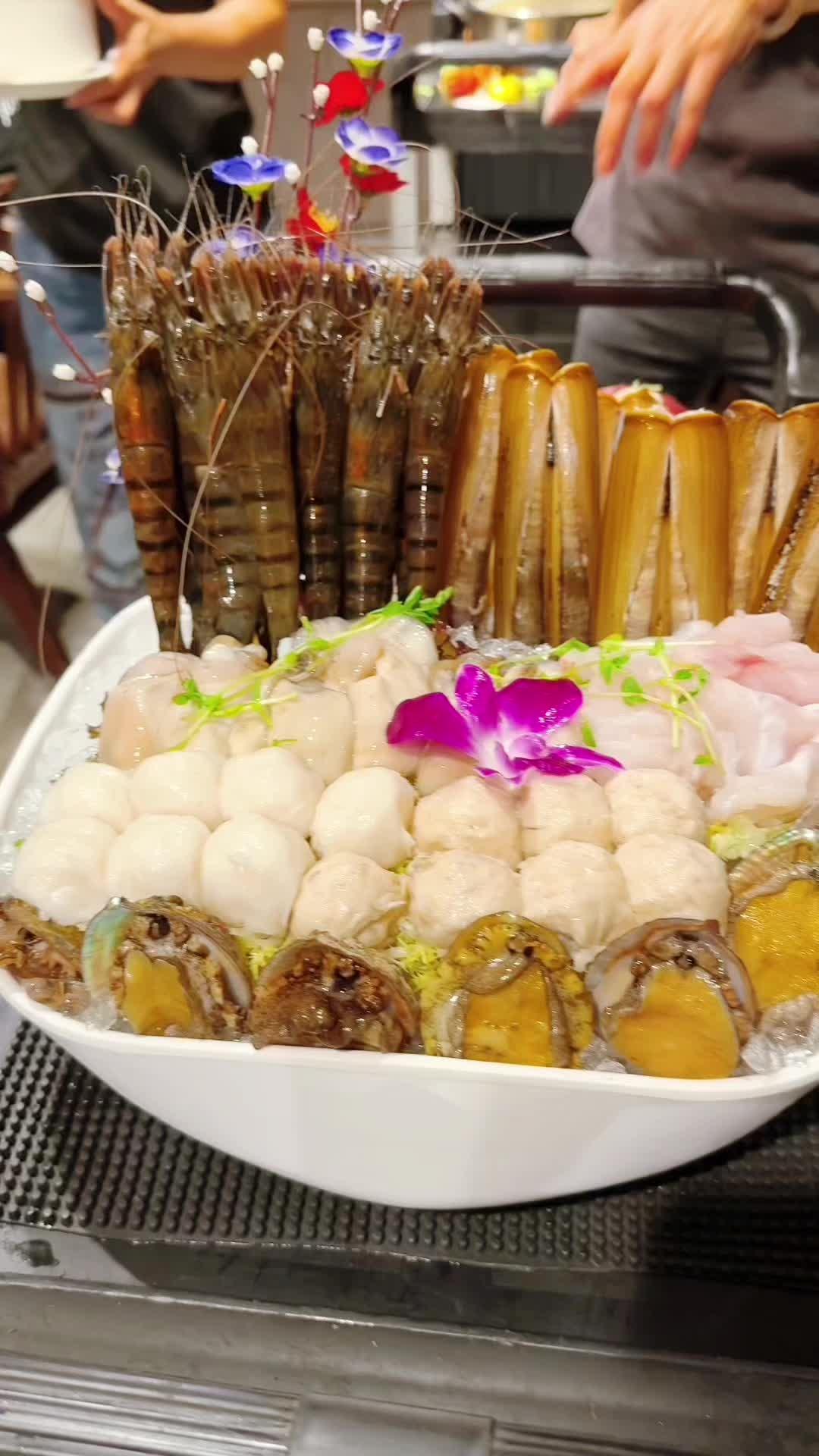 海鲜. 牛肉. 佛跳墙. 龙虾