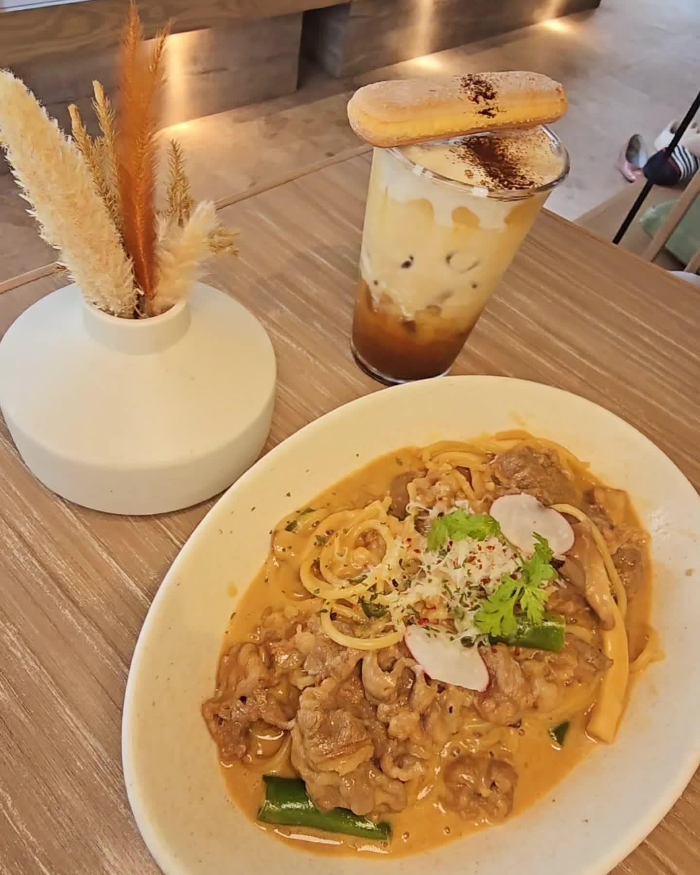 韓式豬手及開心果窩夫