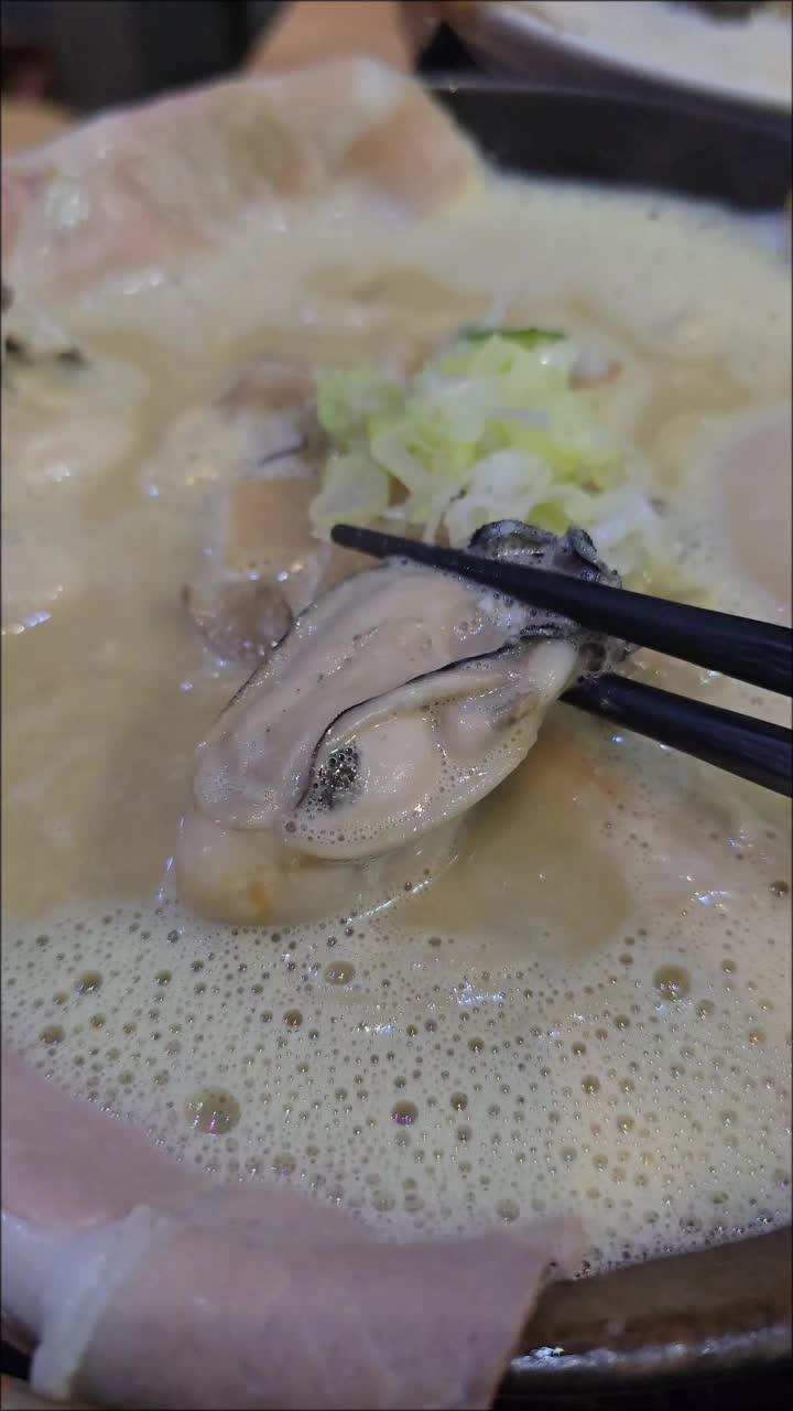 终极之广岛牡蛎浓汤拉面