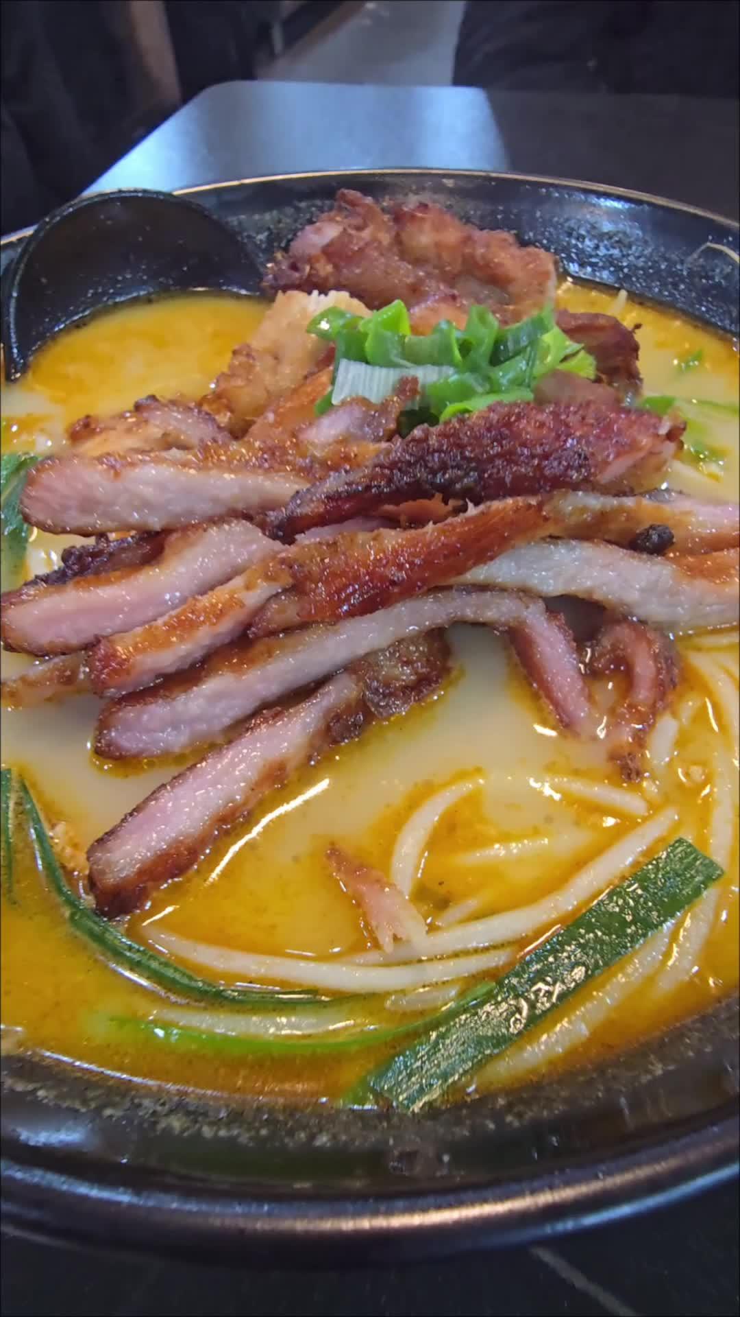 香茅鸡扒猪颈肉麻辣米线